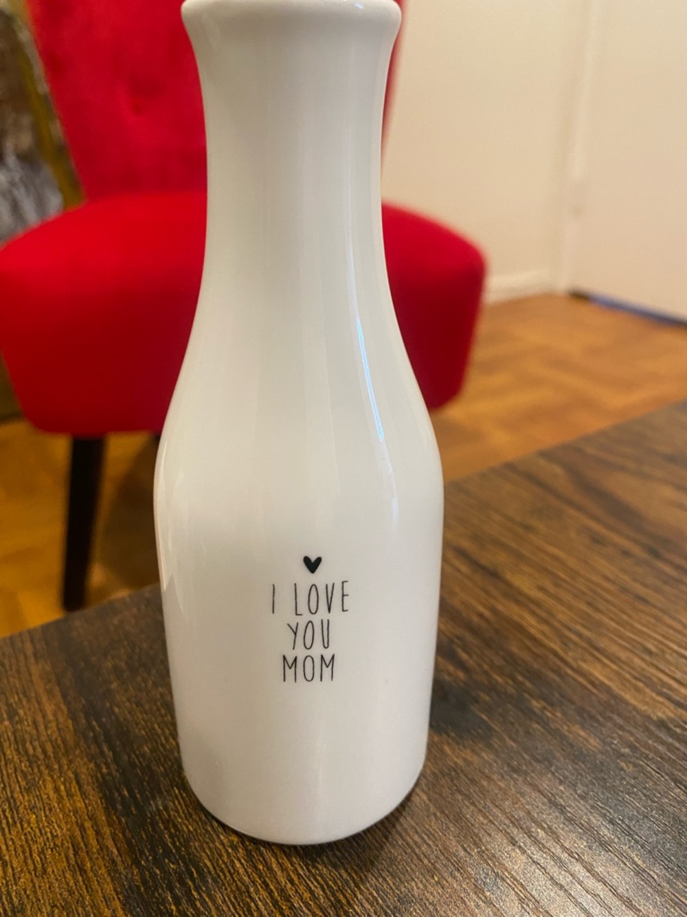 White Ceramic 'I Love You Mom' Bud Vase - Picture 2 of 4